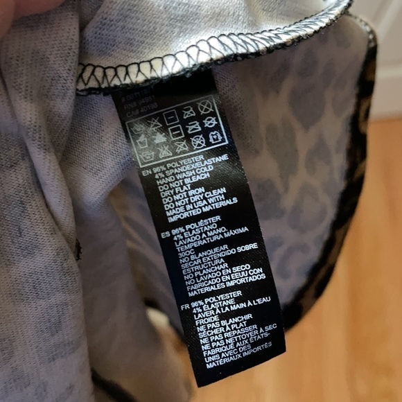 🦄2/$20 Forever 21 Cheetah Peplum Blouse - Picture 7 of 7